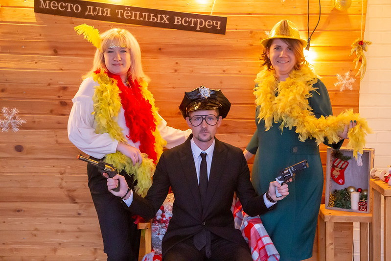 Новогоднее украшение зала для корпоратива в Барнауле