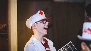 Квест «Психушка» для подростков: Когда ты и твои друзья нашли технический мануал для КошкоДемона и поняли, что он требует котят и мультиков, чтобы захватить мир. Квест «Психушка». Квест для подростка в Барнауле.